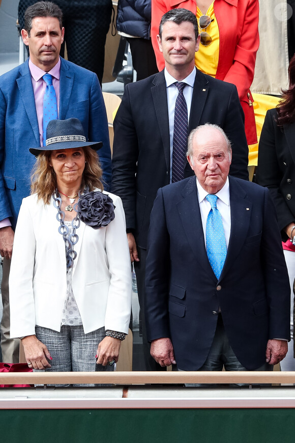 Le roi Juan Carlos Ier d'Espagne avec sa fille l'infante Elena d'Espagne lors de la finale messieurs à Roland-Garros 2019 à Paris le 9 juin 2019. © Jacovides-Moreau/Bestimage