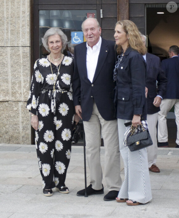 Le roi Juan Carlos Ier, sa femme la reine Sofia et leur fille l'infante Elena d'Espagne à Sanxenxo en Espagne, le 12 juillet 2019.