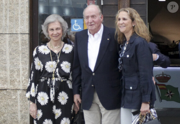 Le roi Juan Carlos Ier, sa femme la reine Sofia et leur fille l'infante Elena d'Espagne à Sanxenxo en Espagne, le 12 juillet 2019.