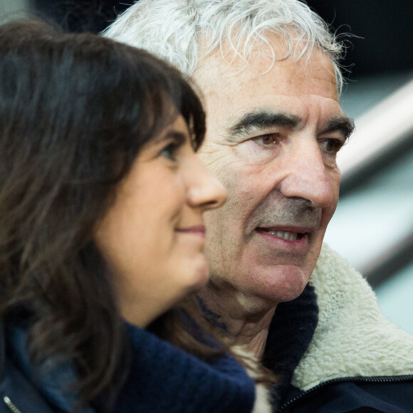 Raymond Domenech et Estelle Denis - People au quart de finale de la coupe de la ligue entre le Psg et Guingamp au Parc des Princes à Paris le 9 janvier 2019. Le Psg s'est incliné 2-1. © Cyril Moreau/Bestimage