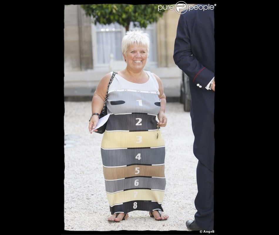 Rayonnante, Mimi Mathy n'aurait raté ce grand moment pour rien au monde ! Sympathique robe ...