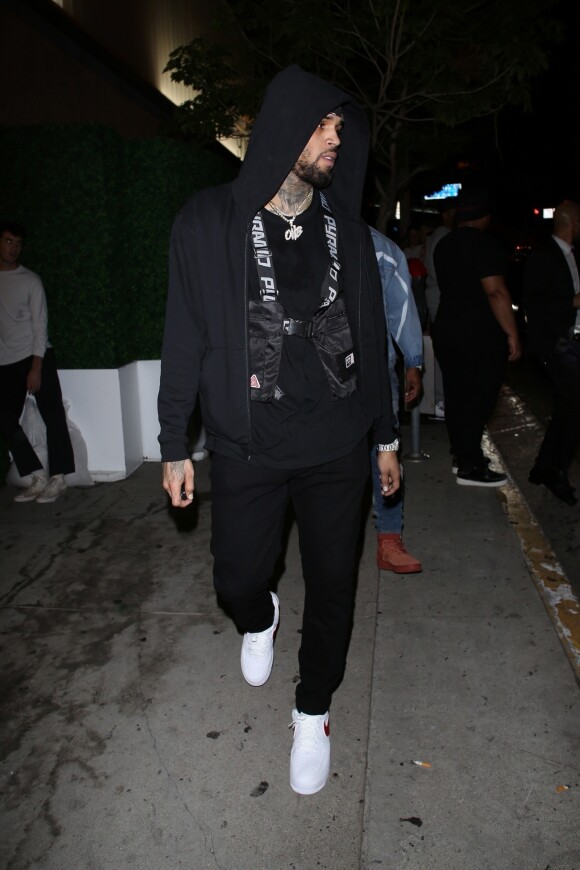Chris Brown a été aperçu avec une mystérieuse inconnue dans les rues de Los Angeles, le 21 juin 2019.