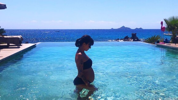 Alizée enceinte : Elle affiche son imposant baby bump sur Instagram