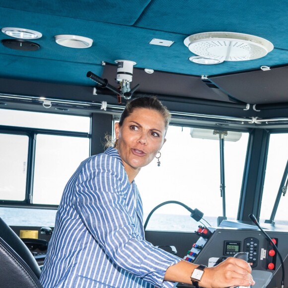 La princesse Victoria de Suède lors d'une visite au centre maritime de Simrishamn le 22 août 2019.