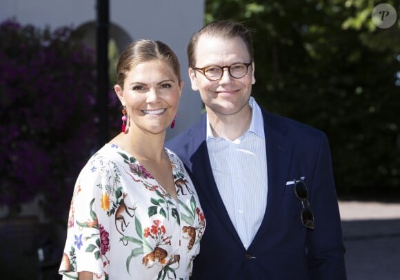 La princesse Victoria et le prince Daniel de Suède lors du 42e anniversaire de la princesse Victoria à la Villa Solliden à Oland en Suède le 14 juillet 2019.