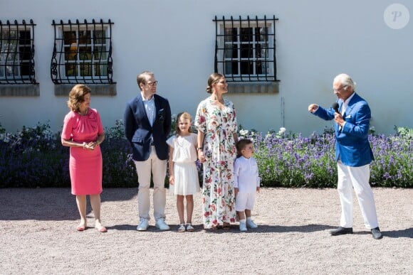 La reine Silvia de Suède, le prince Daniel de Suède, la princesse Victoria de Suède, la princesse Estelle de Suède, le prince Oscar de Suède avec le roi Carl Gustav de Suède - La famille royale de Suède célèbre l'anniversaire (42 ans) de la princesse Victoria de Suède à la Villa Solliden à Oland en Suède, le 14 juillet 2019.