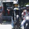Justin Bieber se balade en moto dans le quartier de Beverly Hills à Los Angeles. Le 27 août 2019.