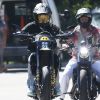 Justin Bieber se balade en moto dans le quartier de Beverly Hills à Los Angeles. Le 27 août 2019.