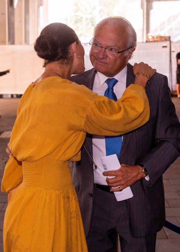La princesse Victoria de Suède et le roi Carl XVI Gustaf de Suède lors du symposium du Stockholm Water Prize à Stockholm le 28 août 2019 à la Tele2Arena.