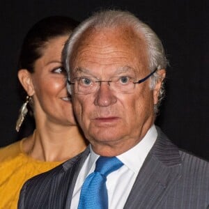 La princesse Victoria de Suède et le roi Carl XVI Gustaf de Suède lors du symposium du Stockholm Water Prize à Stockholm le 28 août 2019 à la Tele2Arena.