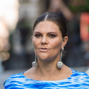 La princesse Victoria de Suède, vêtue d'une robe Maxjenny, lors de la cérémonie du Stockholm Junior Water Prize 2019 le 28 août 2019 à Stockholm.