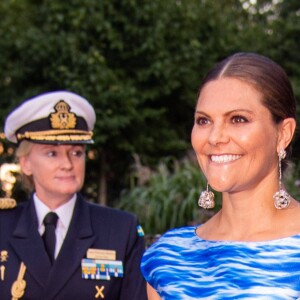 La princesse Victoria de Suède, vêtue d'une robe Maxjenny, lors de la cérémonie du Stockholm Junior Water Prize 2019 le 28 août 2019 à Stockholm.