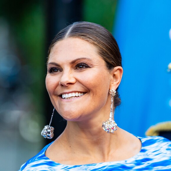 La princesse Victoria de Suède, vêtue d'une robe Maxjenny, lors de la cérémonie du Stockholm Junior Water Prize 2019 le 28 août 2019 à Stockholm.