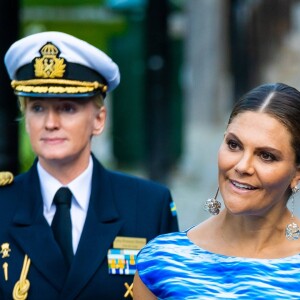 La princesse Victoria de Suède, vêtue d'une robe Maxjenny, lors de la cérémonie du Stockholm Junior Water Prize 2019 le 28 août 2019 à Stockholm.