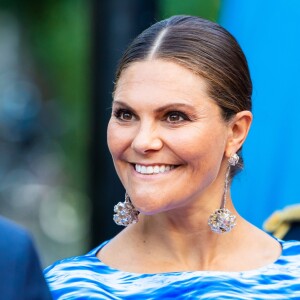 La princesse Victoria de Suède, vêtue d'une robe Maxjenny, lors de la cérémonie du Stockholm Junior Water Prize 2019 le 28 août 2019 à Stockholm.