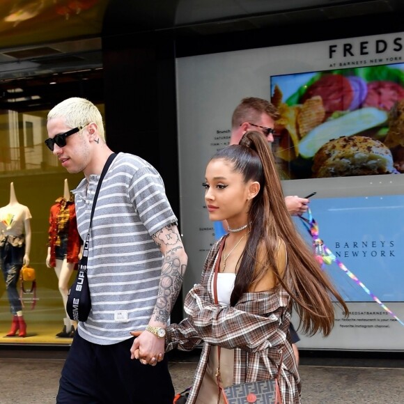 Ariana Grande et son fiancé Pete Davidson sont allés faire du shopping chez Barney's à New York, le 16 juillet 2018