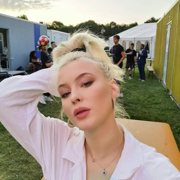 Zara Larsson prend la pose sur Instagram- août 2019.