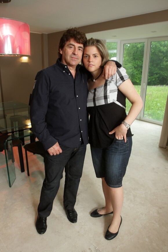 Claude Barzotti et sa fille Sarah - Portrait du chanteur Claude Barzotti à Bruxelles le 15 juin 2016.