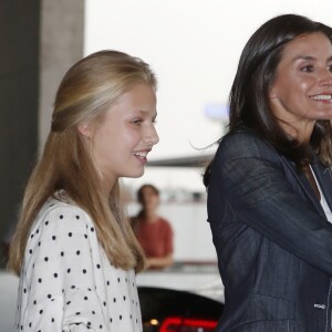 La reine Letizia d'Espagne et sa fille aînée la princesse Leonor des Asturies ont rendu visite le vendredi 30 août 2019 au roi Juan Carlos Ier à l'hôpital Quiron près de Madrid durant sa convalescence après un triple pontage coronarien.