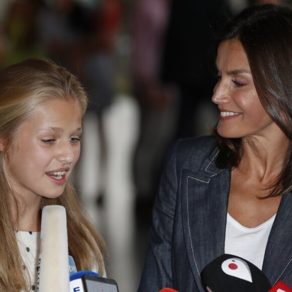 La reine Letizia d'Espagne et sa fille aînée la princesse Leonor des Asturies ont rendu visite le vendredi 30 août 2019 au roi Juan Carlos Ier à l'hôpital Quiron près de Madrid durant sa convalescence après un triple pontage coronarien.