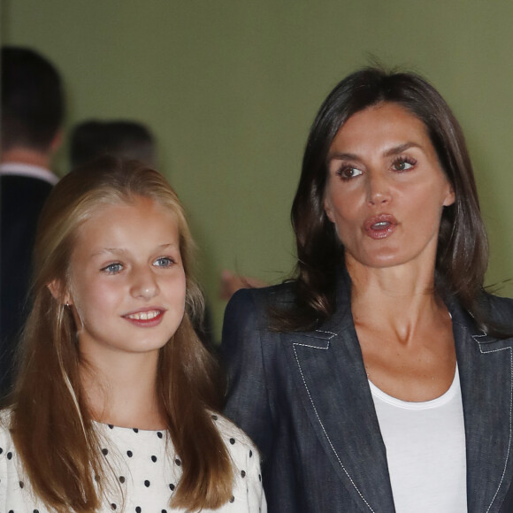 La reine Letizia d'Espagne et sa fille aînée la princesse Leonor des Asturies ont rendu visite le vendredi 30 août 2019 au roi Juan Carlos Ier à l'hôpital Quiron près de Madrid durant sa convalescence après un triple pontage coronarien.