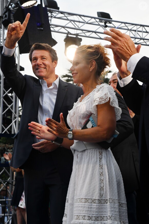 Christian Estrosi et sa femme Laura Tenoudji sur scène lors de "Lou Festin Nissart", le grand banquet populaire organisé dans le jardin Albert 1er à Nice par l'association des Amis du Maire, le 30 août 2019. © Bruno Bebert / Bestimage