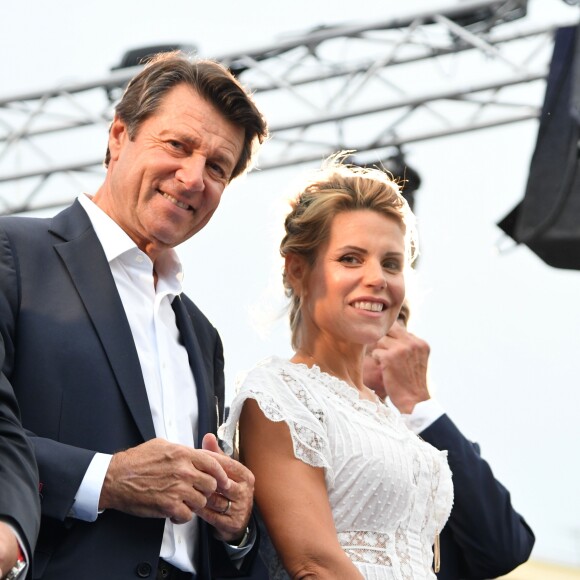 Christian Estrosi et sa femme Laura Tenoudji sur scène lors de "Lou Festin Nissart", le grand banquet populaire organisé dans le jardin Albert 1er à Nice par l'association des Amis du Maire, le 30 août 2019. © Bruno Bebert / Bestimage