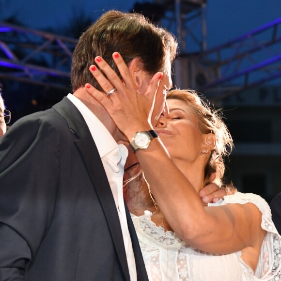 Laura Teoudji embrassant son mari Christian Estrosi après son discours lors de "Lou Festin Nissart", le grand banquet populaire organisé dans le jardin Albert 1er à Nice par l'association des Amis du Maire, le 30 août 2019. © Bruno Bebert / Bestimage