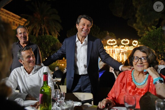 Christian Estrosi rencontre les convives lors de "Lou Festin Nissart", le grand banquet populaire organisé dans le jardin Albert 1er à Nice par l'association des Amis du Maire, le 30 août 2019. © Bruno Bebert / Bestimage