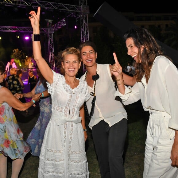 Laura Tenoudji, la femme de Christian Estrosi, avec Sarah Doraghi, comédienne et chroniqueuse culture dans l'émission Télématin sur France 2, lors de "Lou Festin Nissart", le grand banquet populaire organisé dans le jardin Albert 1er à Nice par l'association des Amis du Maire, le 30 août 2019. © Bruno Bebert / Bestimage