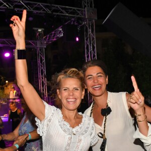 Laura Tenoudji, la femme de Christian Estrosi, avec Sarah Doraghi, comédienne et chroniqueuse culture dans l'émission Télématin sur France 2, lors de "Lou Festin Nissart", le grand banquet populaire organisé dans le jardin Albert 1er à Nice par l'association des Amis du Maire, le 30 août 2019. © Bruno Bebert / Bestimage