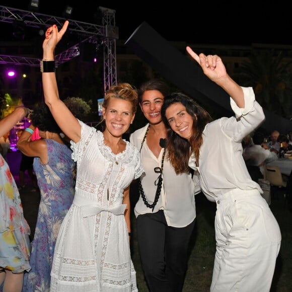 Laura Tenoudji, la femme de Christian Estrosi, avec Sarah Doraghi, comédienne et chroniqueuse culture dans l'émission Télématin sur France 2, lors de "Lou Festin Nissart", le grand banquet populaire organisé dans le jardin Albert 1er à Nice par l'association des Amis du Maire, le 30 août 2019. © Bruno Bebert / Bestimage