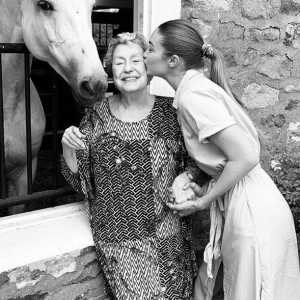 Gigi Hadid et sa grand-mère, Ans van den Herik. Photo publiée le 31 août 2019.