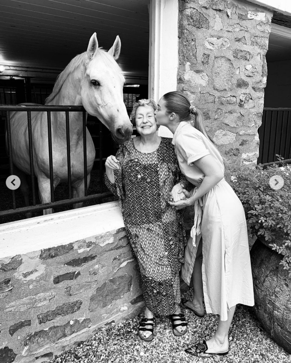 Gigi Hadid et sa grand-mère, Ans van den Herik. Photo publiée le 31 août 2019.