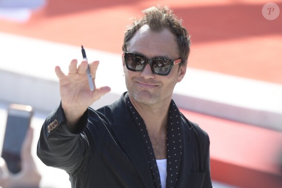 Jude Law lors de la première de la série "The New Pope", 76e édition du festival du film de Venise, la Mostra, sur le Lido de Venise, Italie, le 1er septembre 2019.