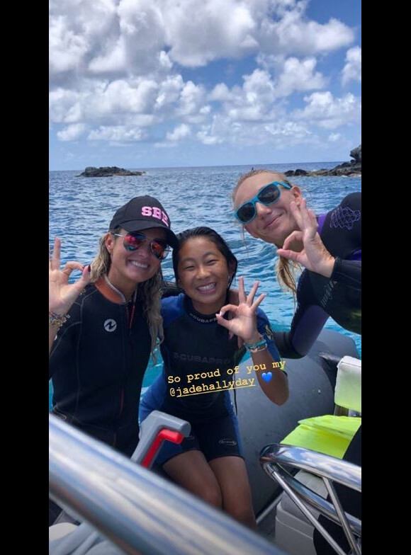 Laeticia Hallyday a fait de la plongée sous-marine avec sa fille Jade le 13 août 2019 à Saint-Barthélemy.