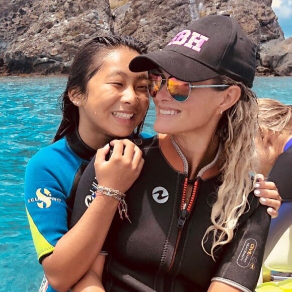 Pour les 15 ans de Jade, Laeticia Hallyday a posté un diaporama des plus belles photos de sa fille aînée depuis son arrivée. La jeune fille a célébré son anniversaire le 3 août 2019.