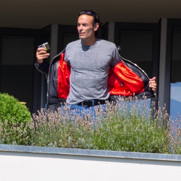 Exclusif - Anthony Delon a rendu visite à son père Alain Delon en convalescence à la clinique de Genolier en Suisse le 24 août 2019.