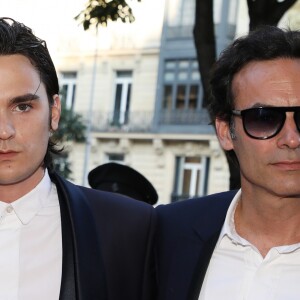 Anthony Delon avec son frère Alain-Fabien Delon aux arrivées de la 10ème édition du "Global Gift Gala" à l'hôtel Four Seasons George V à Paris, le 3 juin 2019. © Denis Guignebourg/Bestimage