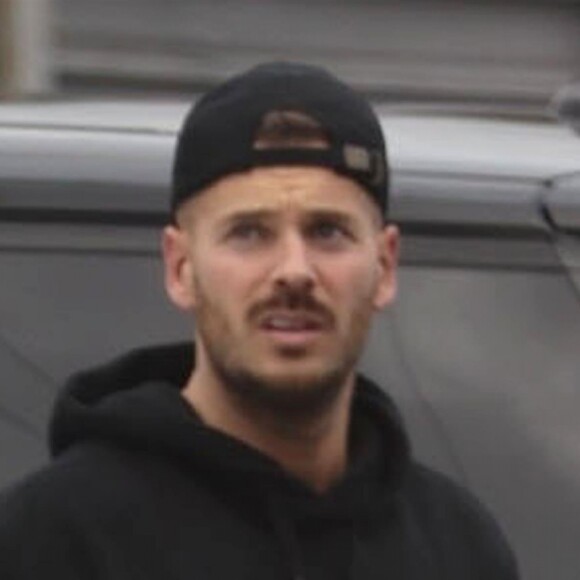 Matt Pokora (M. Pokora) se promène sous la pluie à West Hollywood le 7 janvier 2019.