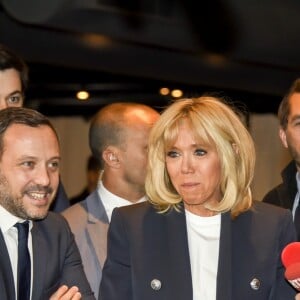 La première dame Brigitte Macron, avec son directeur de cabinet Pierre-Olivier Costa et le secrétaire d'État auprès de la ministre des Solidarités et de la Santé, Adrien Taquet lors au "Grand débat national pour les enfants", à la Cité des sciences et de l'industrie à Paris, France, le 20 mars 2019.