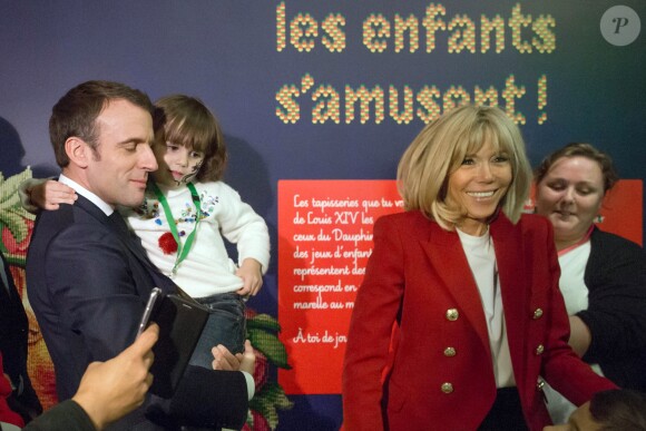 Le président de la république, Emmanuel Macron et la première dame Brigitte Macron fêtent le Noël de l'Elysée à la Manufacture des Gobelins, Paris, France, le 19 décembre 2018. © Stephane Lemouton / Bestimage