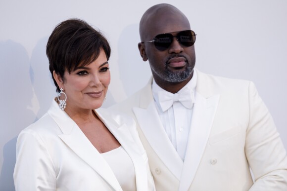 Kris Jenner et son compagnon Corey Gamble - Photocall de la soirée AmfAR Gala Cannes 2019 à l'Eden Roc au Cap d'Antibes, lors du 72ème Festival International du Film de Cannes, le 23 mai 2019. © Jacovides / Moreau / Bestimage