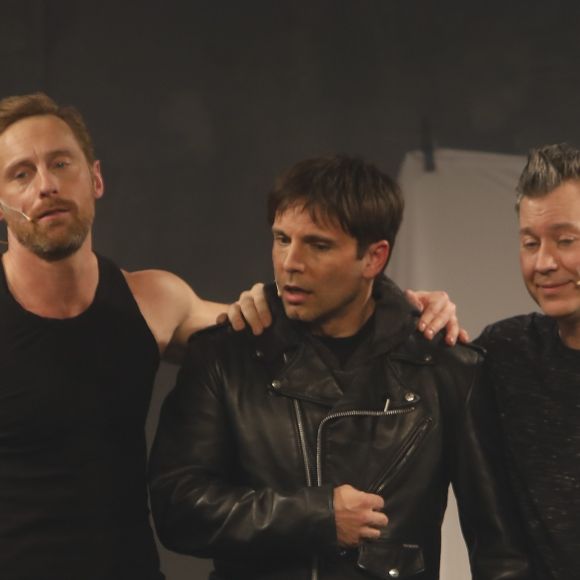 Semi-Exclusif - Chris Keller (GSquad), Allan Theo, Frank Delay (2be3) - Les artistes de la pièce de théâtre "Boys Band Forever" sur la scène de l'Apollo Théâtre à Paris. Le 23 mars 2018 © Marc Ausset-Lacroix / Bestimage