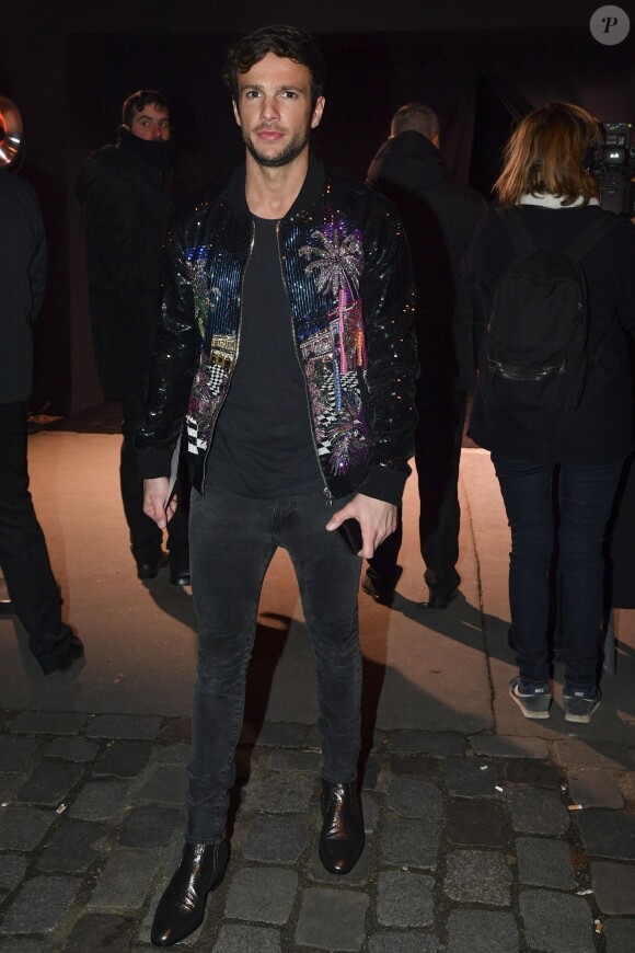 Hugo Philip à l'extérieur du défilé Balmain homme automne hiver 2019/2020 à Paris le 18 janvier 2019