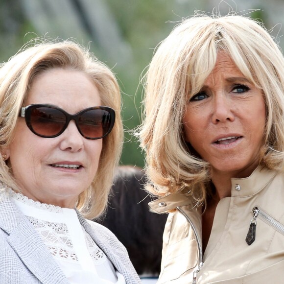 Brigitte Macron, Cecilia Morel, femme du président du Chili - La première dame Brigitte Macron et les conjoints des chefs d'état visitent la Côte des Basques à Biarritz en marge du sommet du G7 le 26 août 2019. © Stéphane Lemouton / Bestimage