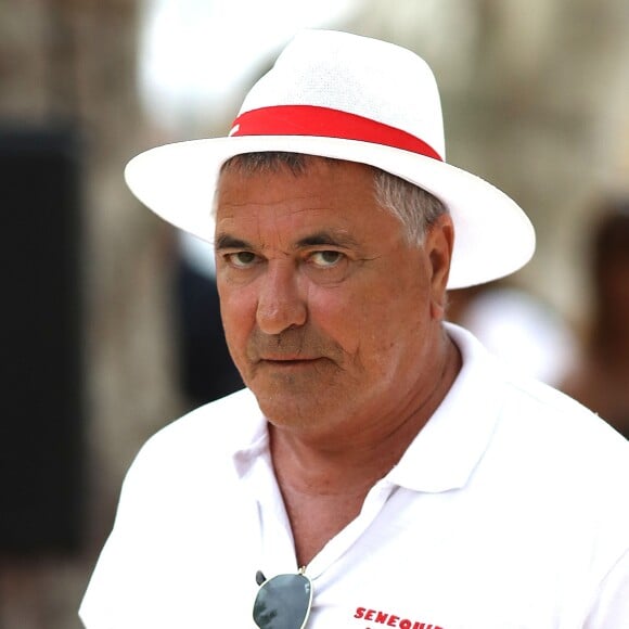 Jean-Marie Bigard lors du trophée de pétanque "Sénéquier 209" sur la place des Lices à Saint-Tropez, Côte d'Azur, France, le 22 août 2019.
