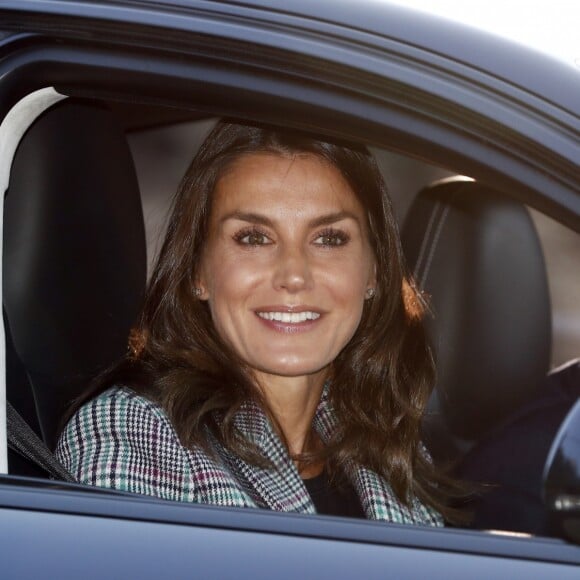 La reine Letizia d'Espagne et le roi Felipe VI ont accompagné leurs filles la princesse Leonor des Asturies et l'infante Sofia d'Espagne le 11 septembre 2019 pour leur rentrée des classes au collège Santa Maria de los Rosales à Madrid.