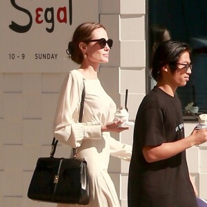 Exclusif - Angelina Jolie et son fils Maddox sont allés faire du shopping chez Fred Segal à West Hollywood, le 9 septembre 2018