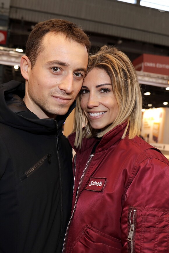 Hugo Clément et sa compagne Alexandra Rosenfeld (Miss France 2006) - Salon du livre de Paris le 16 mars 2019.